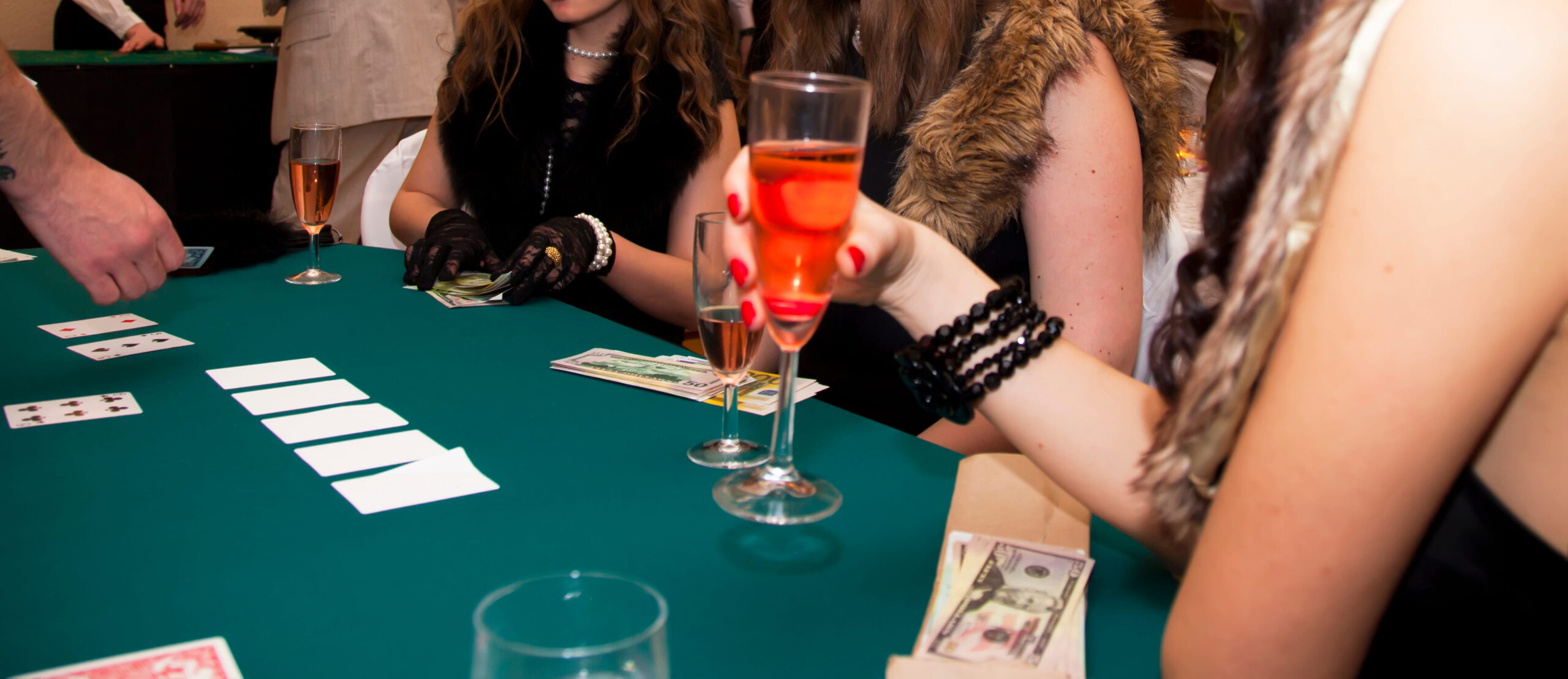 The Ultimate Guide to Live Blackjack: Bringing the Casino Floor to Your Screen
